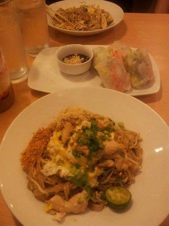 Sen Lek Thai Noodle